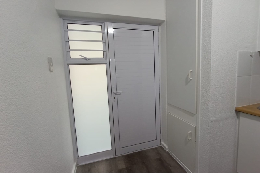 1 Bedroom Property for Sale in Sea Point Western Cape